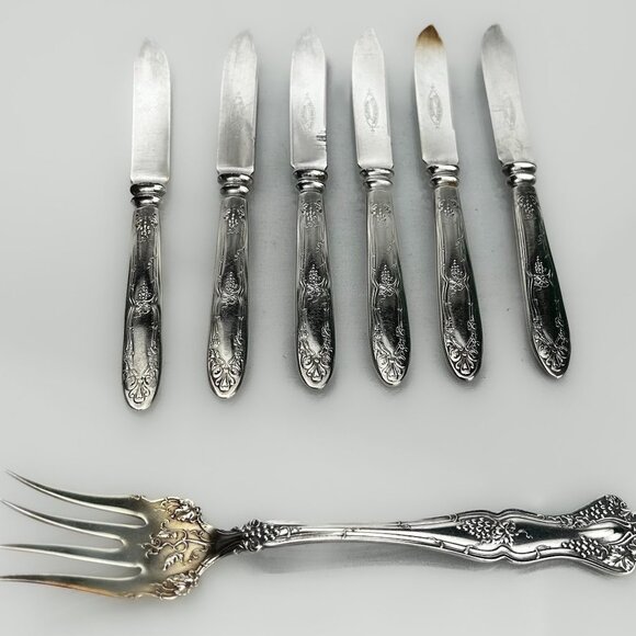 VINTAGE Silverware 9-pc | Collectible Serving Pieces | WM. Rogers - Picture 6 of 10